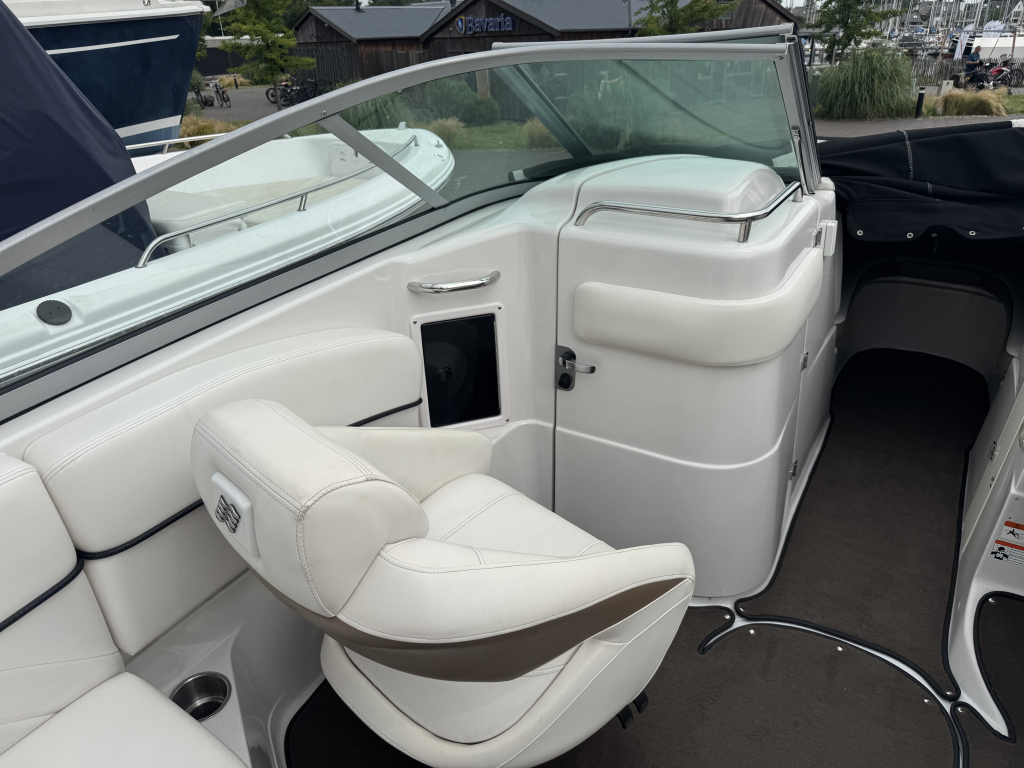 Four Winns H240