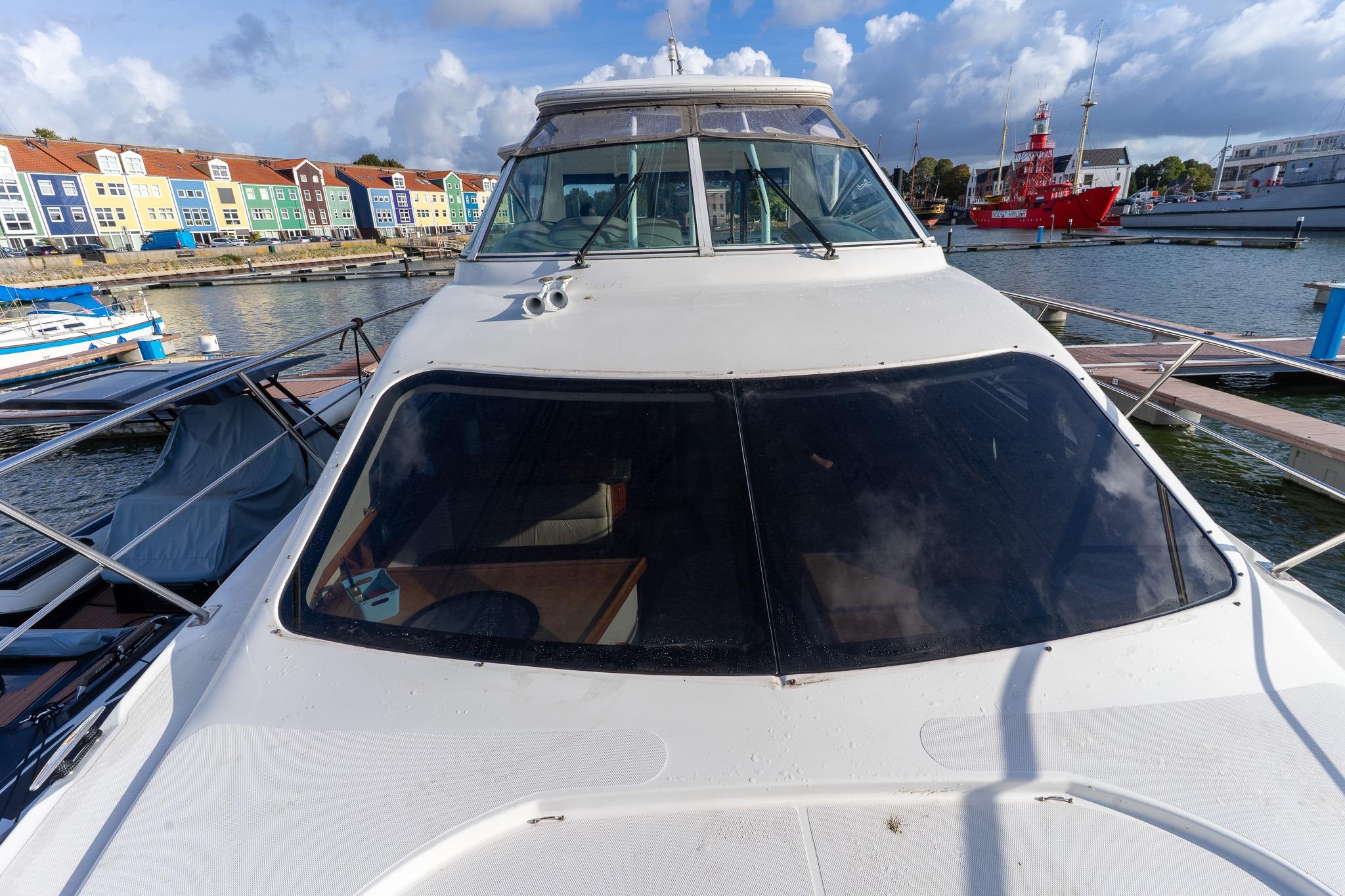 Cruisers Yachts 415 Express Motoryacht