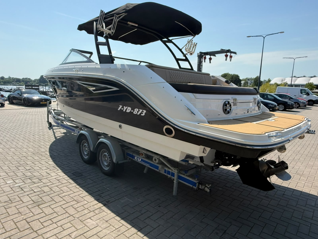 Sea Ray SLX 250