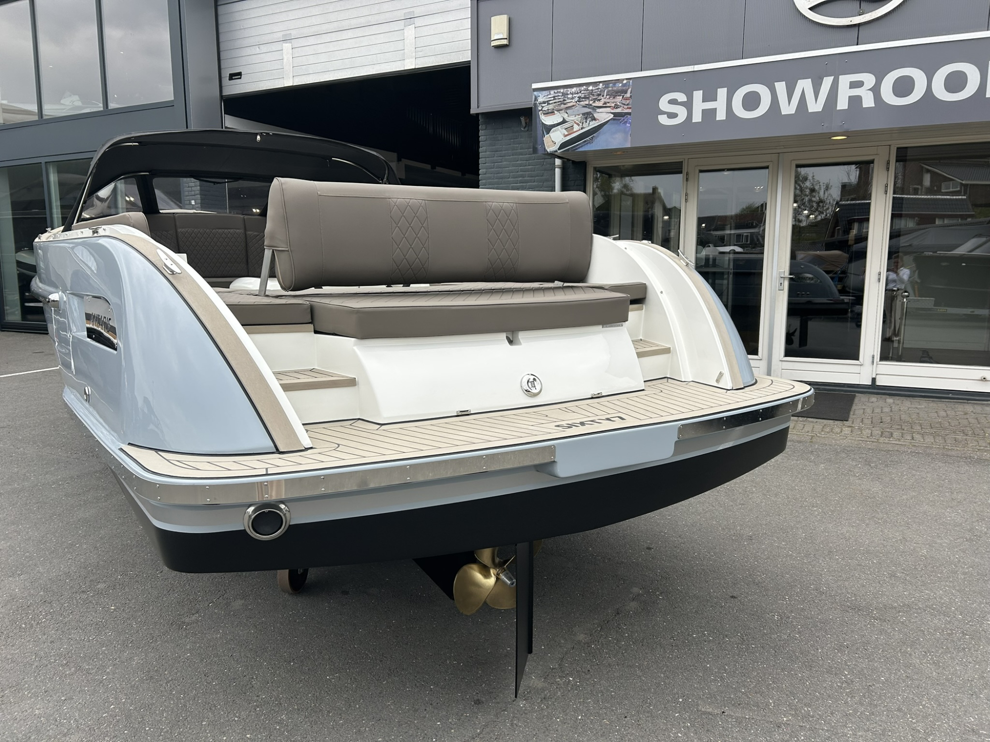 Antaris Sixty7 met Vetus 52 pk in RAL 7001 op voorraad!