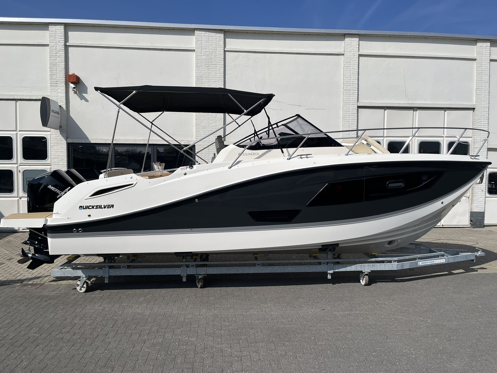 Quicksilver 875 Sundeck