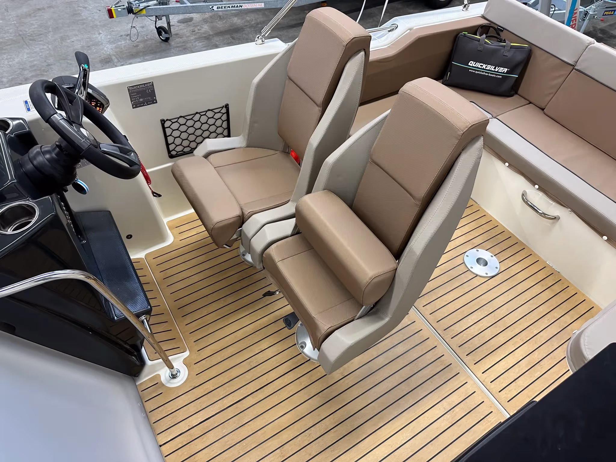 Quicksilver 755 Sundeck