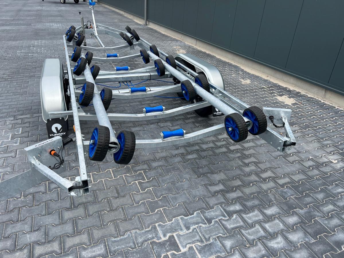 Vlemmix Boottrailers K 3500 kg.  FLEX ROLL met wegklapbare LED verlichting