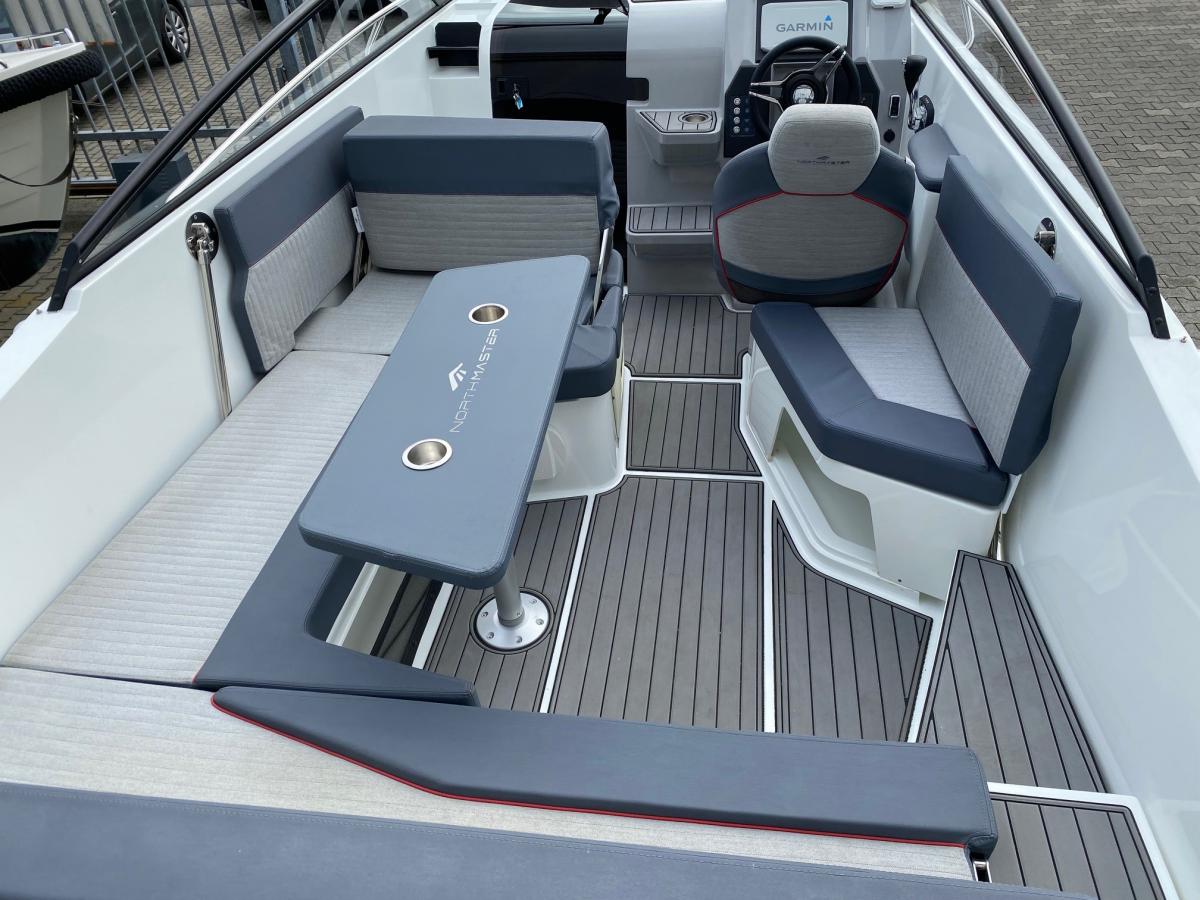 NORTHMASTER 685 Cruiser Cabin