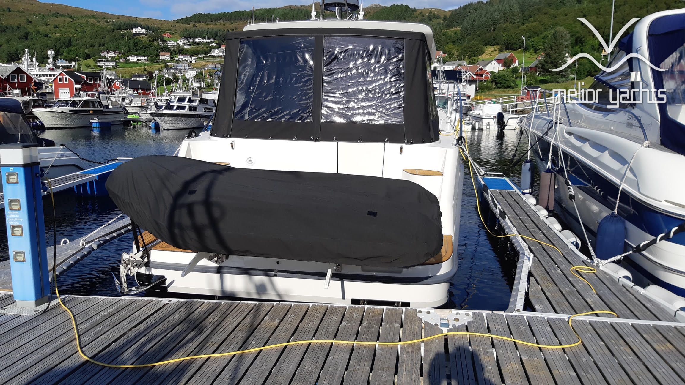 Saga 385 - Edition Walnut Interior