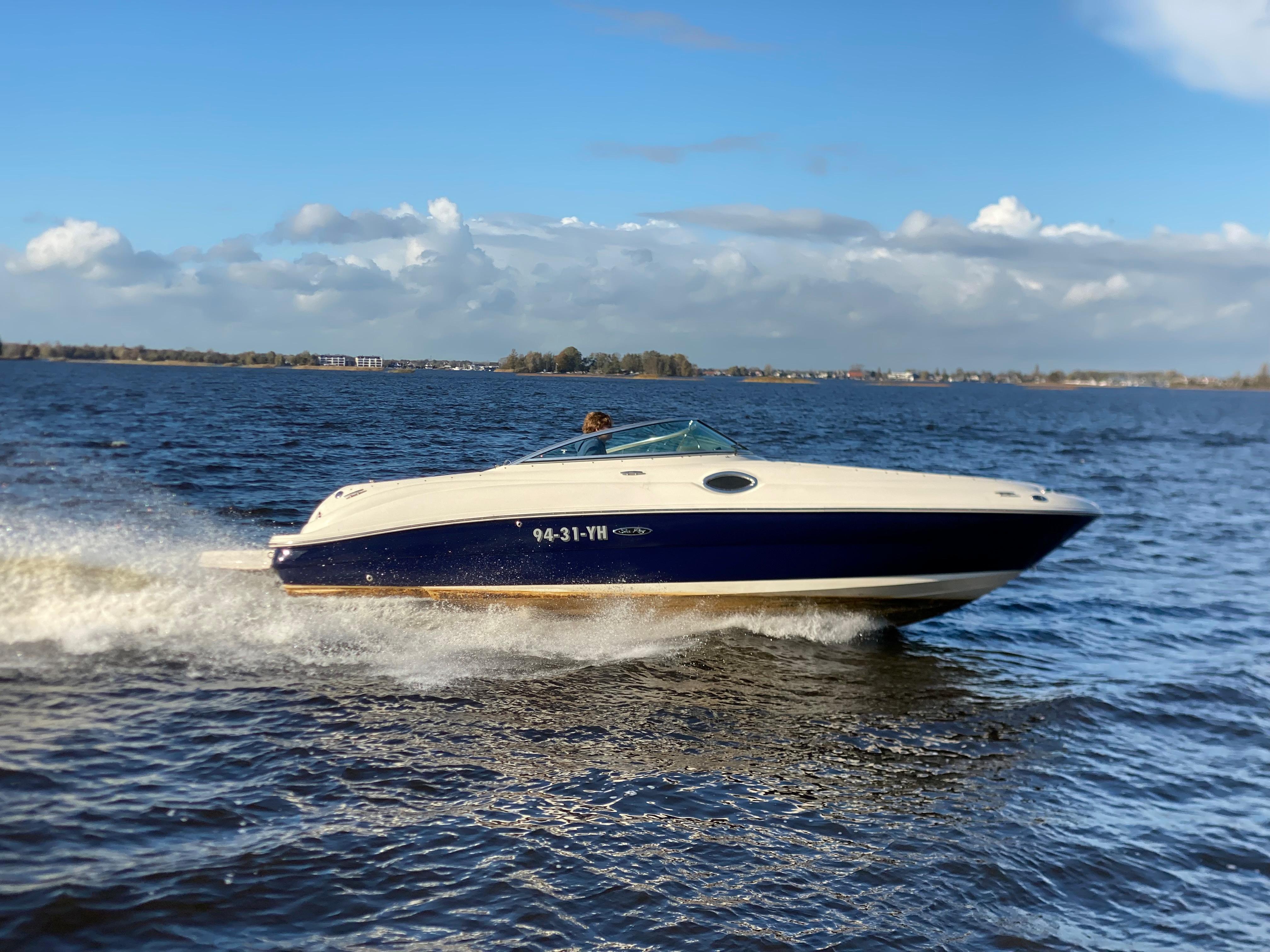 Sea Ray 240 Sundeck