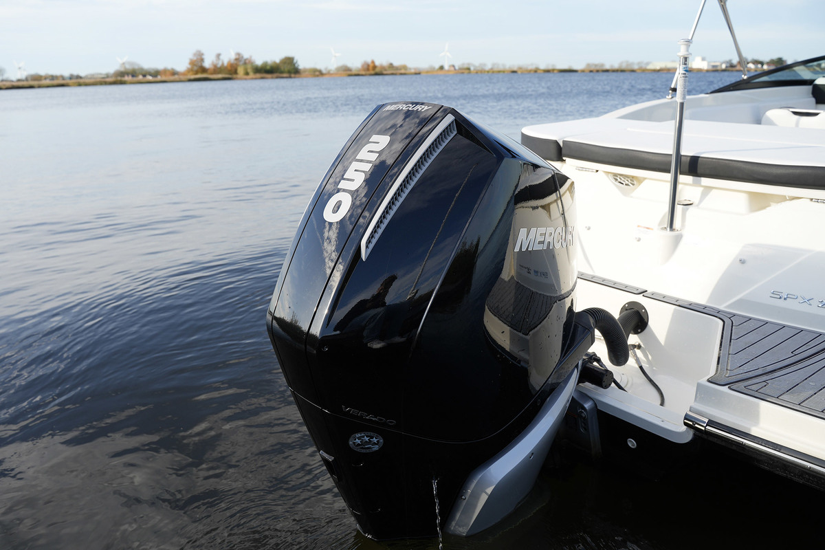 Sea Ray SPX 230 Outboard