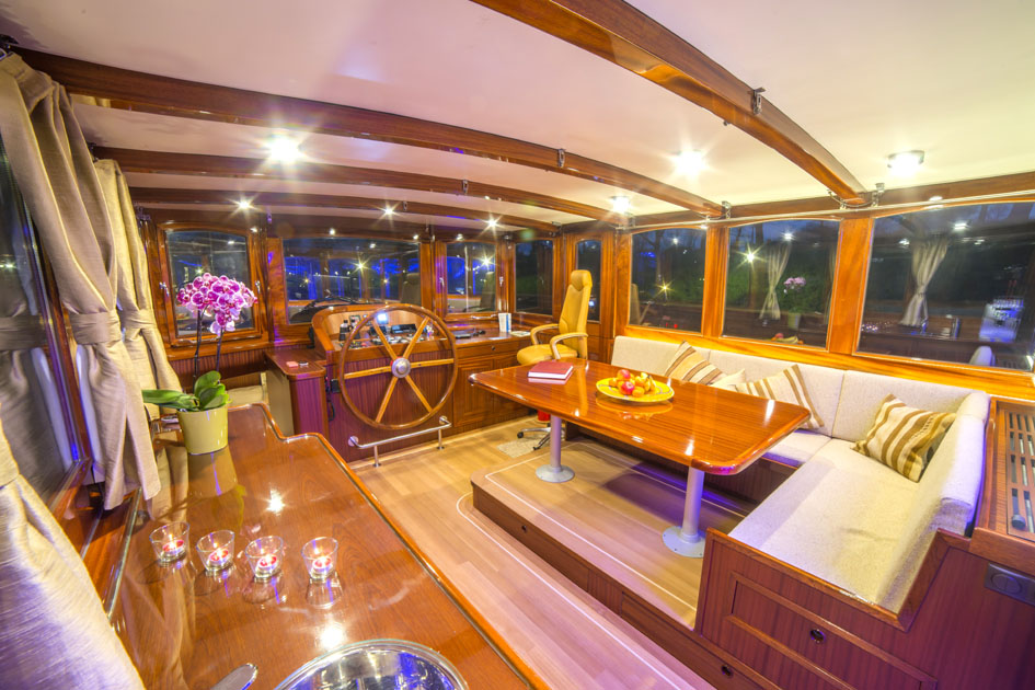 Luxe Motor Cruise 19.75