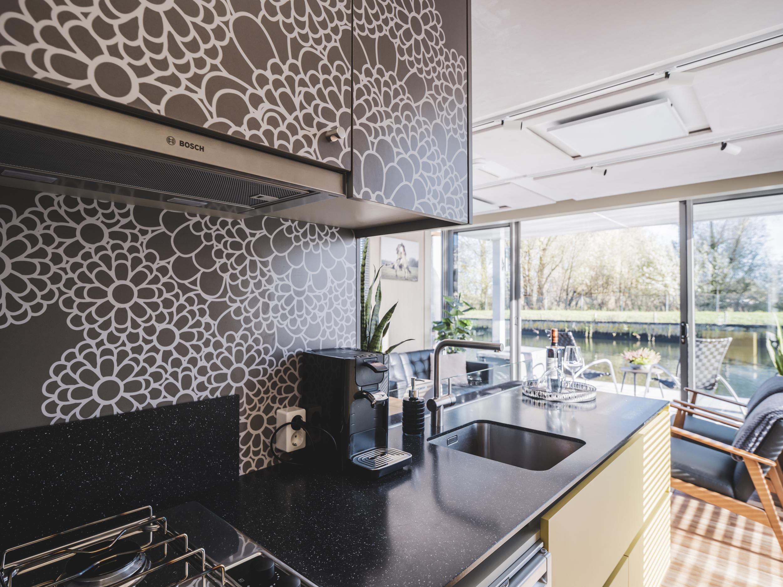 AquaHome Comfort Houseboat