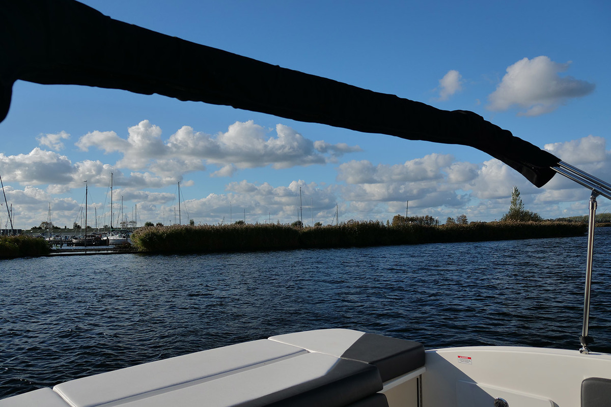 Sea Ray SPX 230