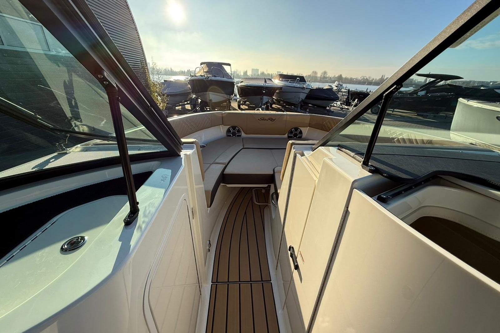Sea Ray SDX 230