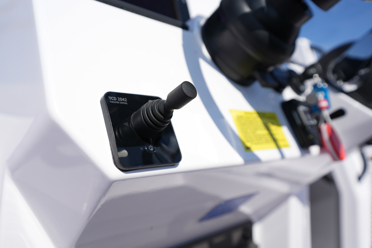 Axopar 25 Cross Bow & Cross Top