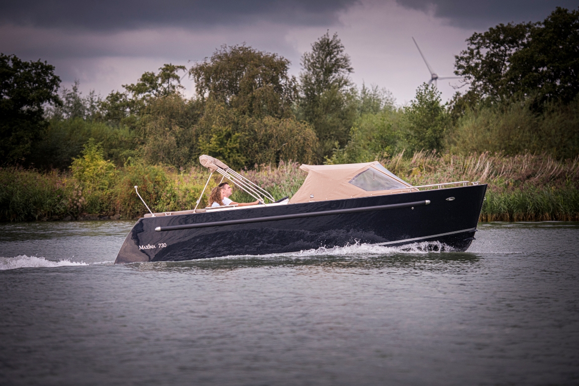 Maxima Boats 730