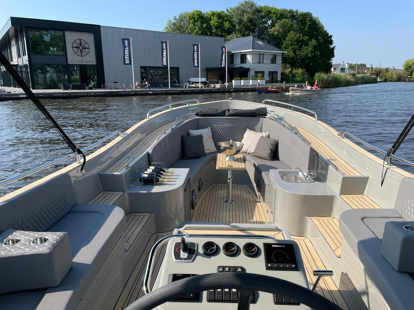 Seafury 900 Soft-top