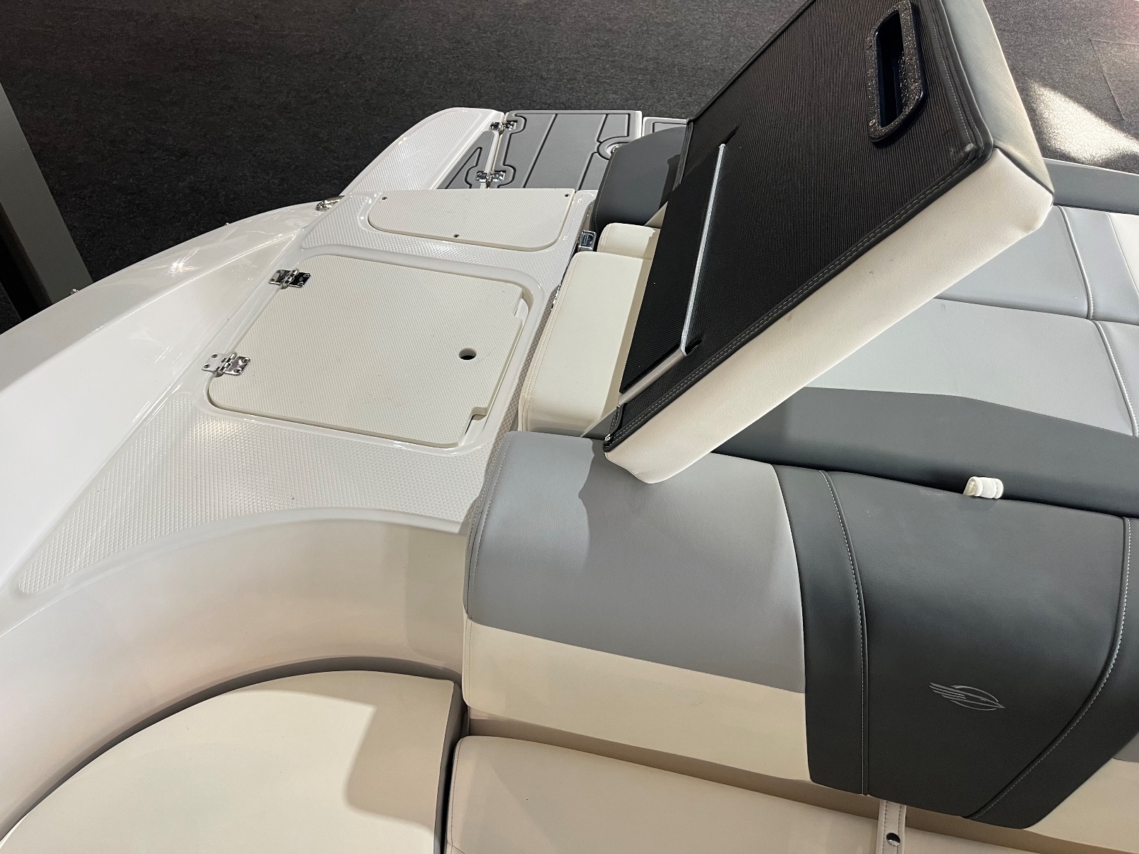 Chaparral AANBIEDING SHOW -  23 SSI met Mercruiser 300 pk uit bouwjaar 2024!