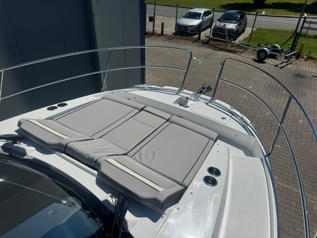 Jeanneau Merry Fisher 895 serie 2. Dit schip is aanwezig op de Yamaha stand van hiswa te water 2026.