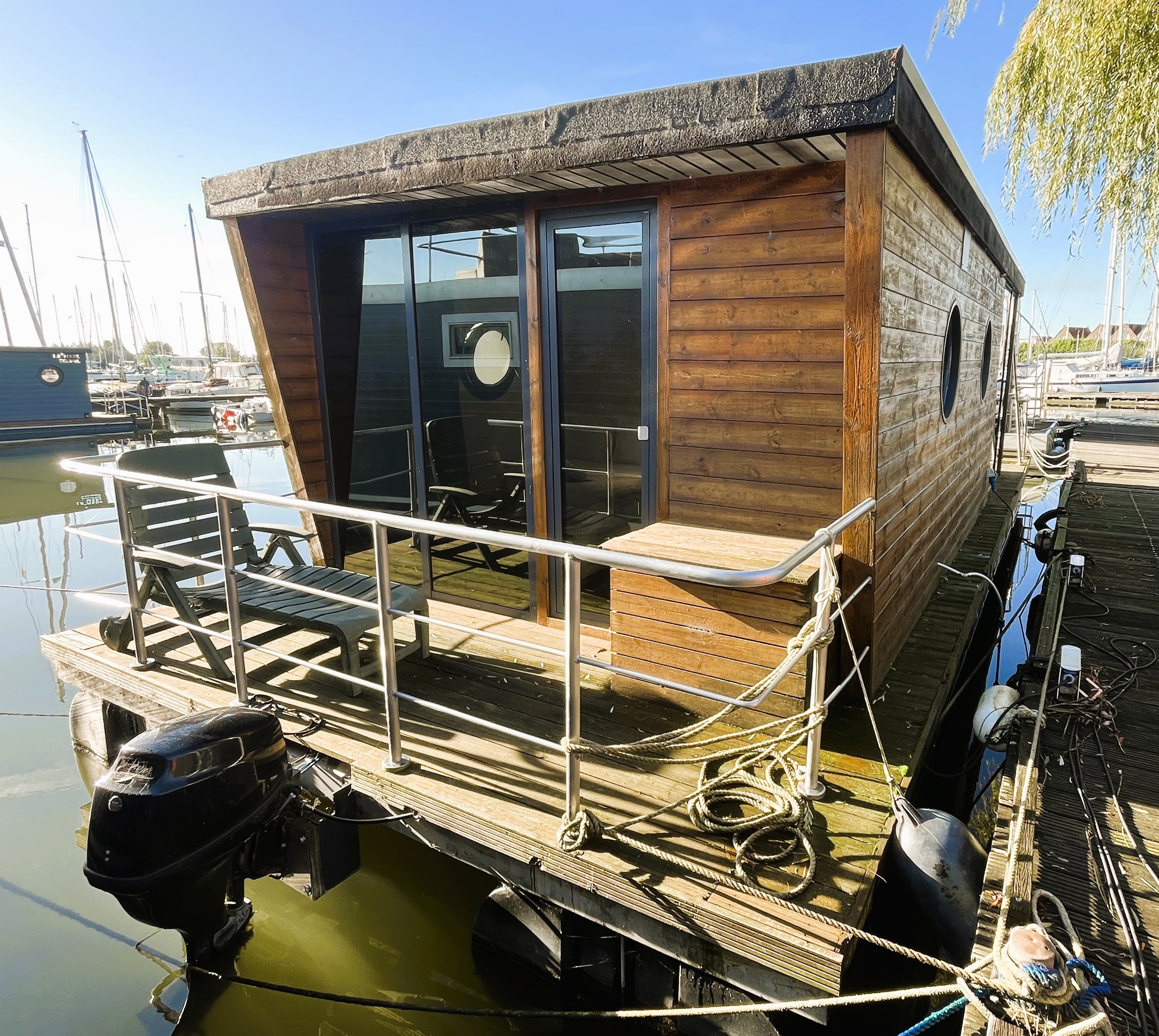 La Mare Apartboat (houseboat)