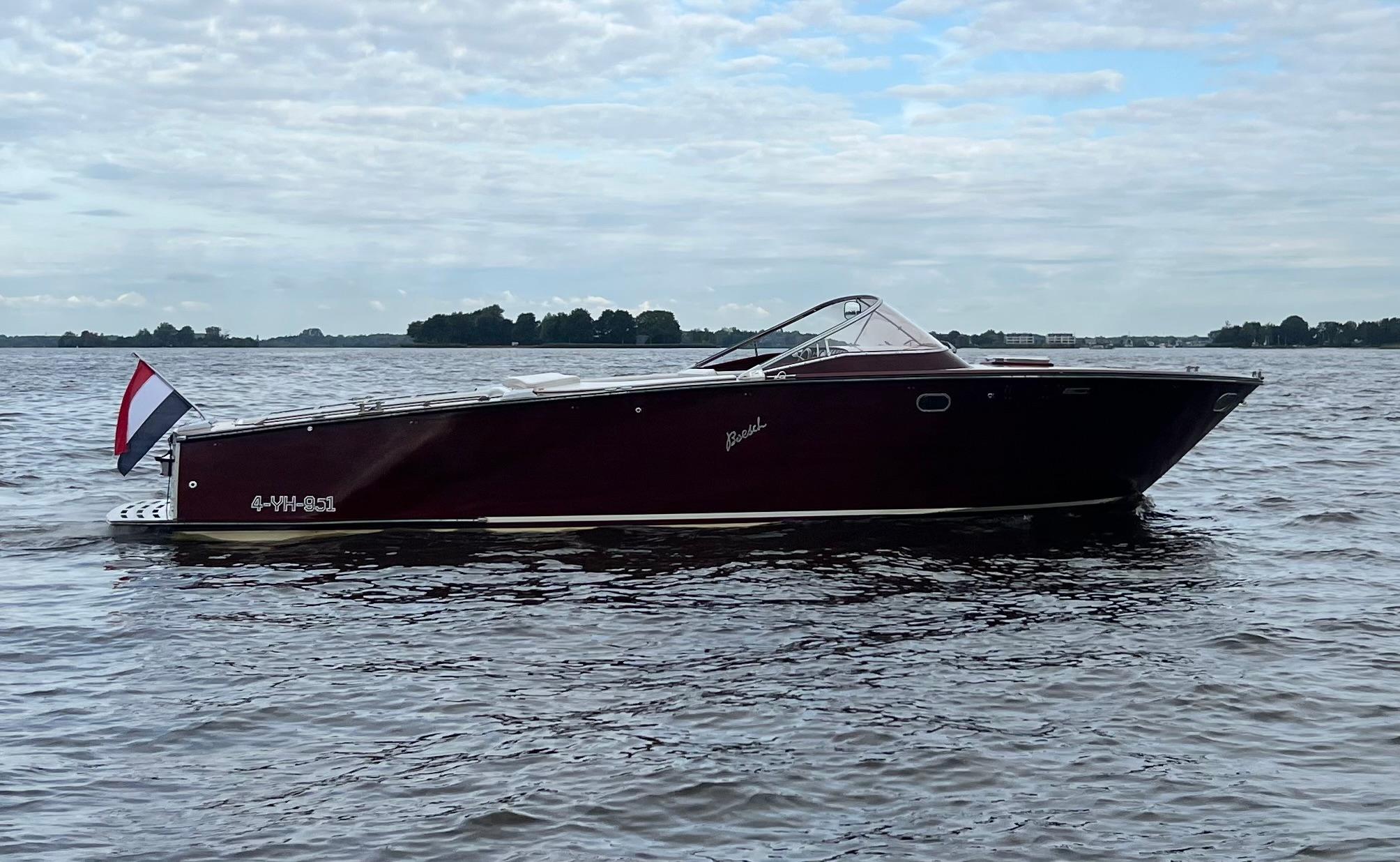 Boesch 850 Runabout Deluxe