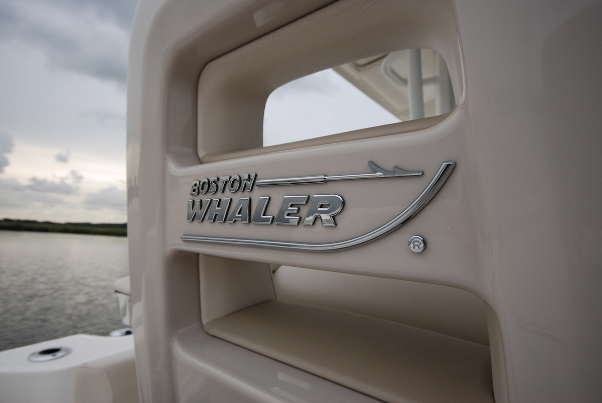 Boston Whaler 330 Outrage