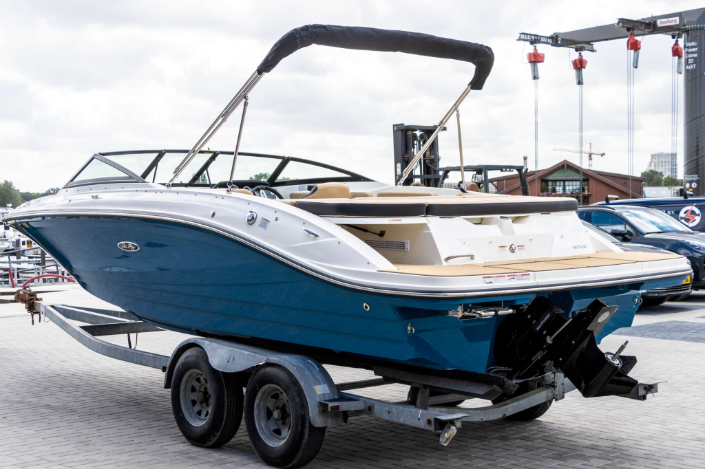 Sea Ray SPX 210