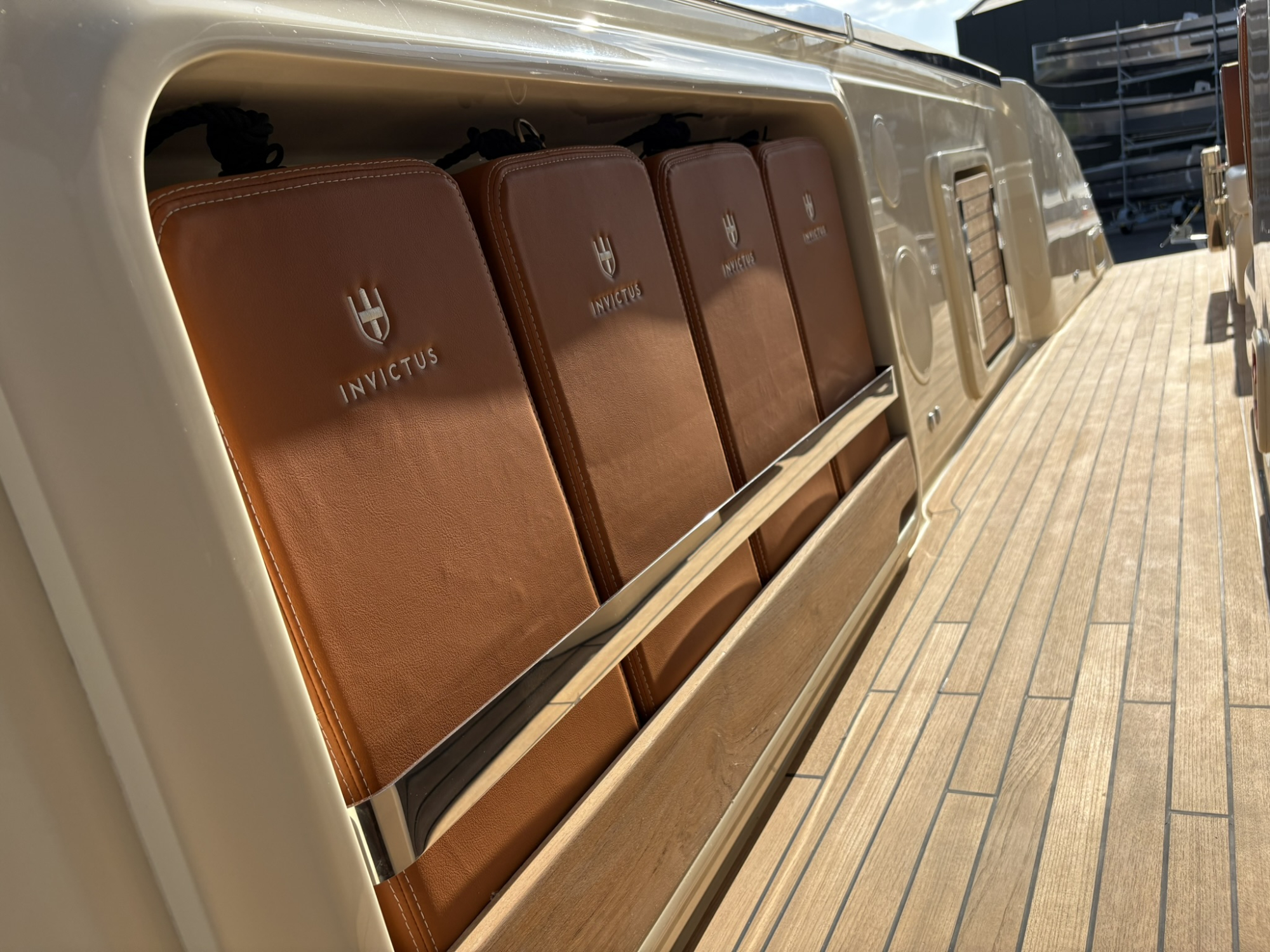 Invictus yachts Invictus 420 TT - Nieuw binnen!