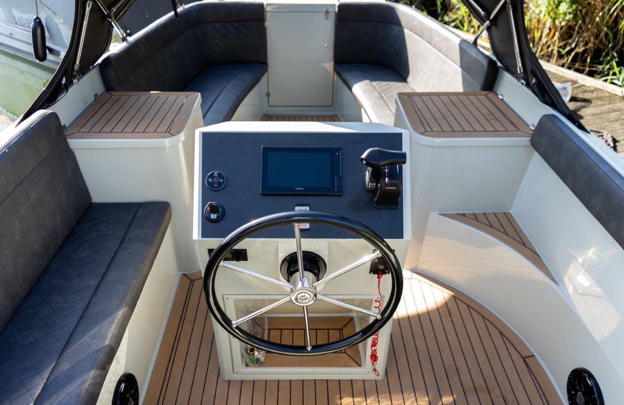 Maxima Boats 740