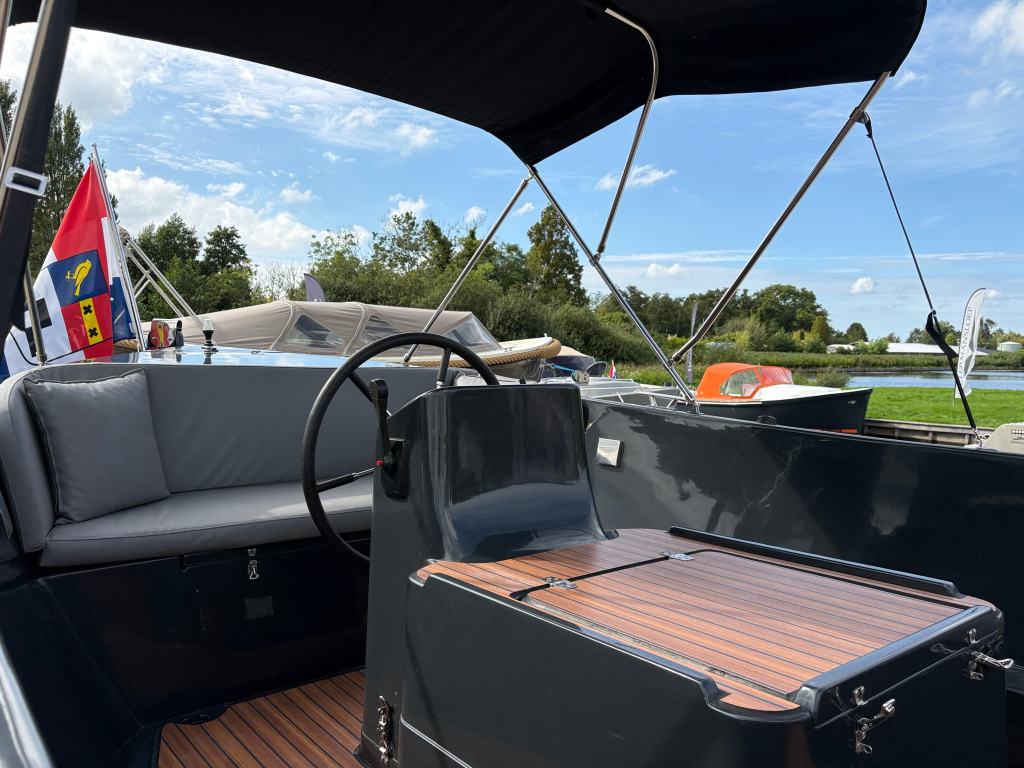 Escape 750 ( 2015) 