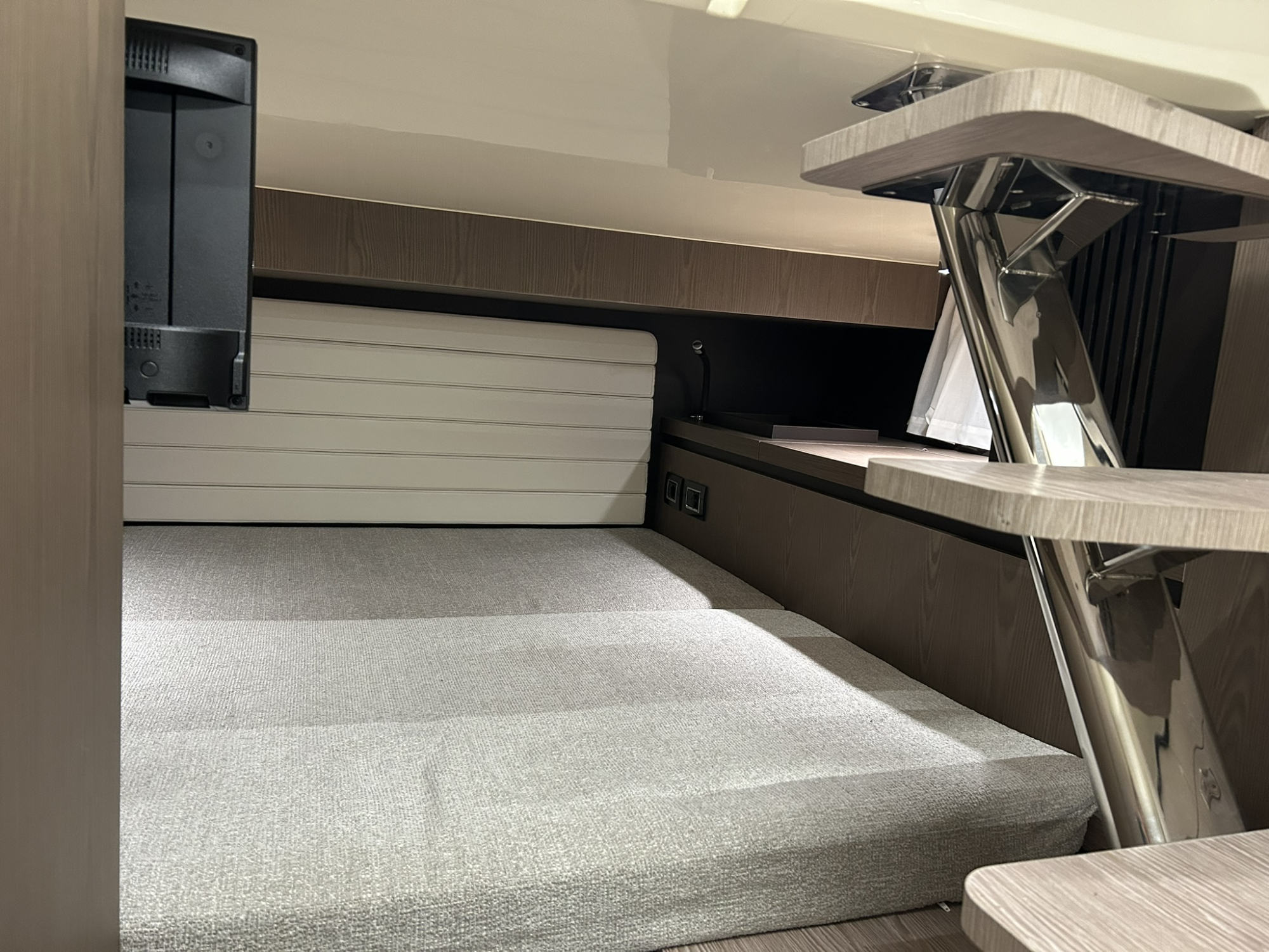 Invictus yachts Invictus 320 GT met 2 x Mercruiser 270 pk diesel van 2024!