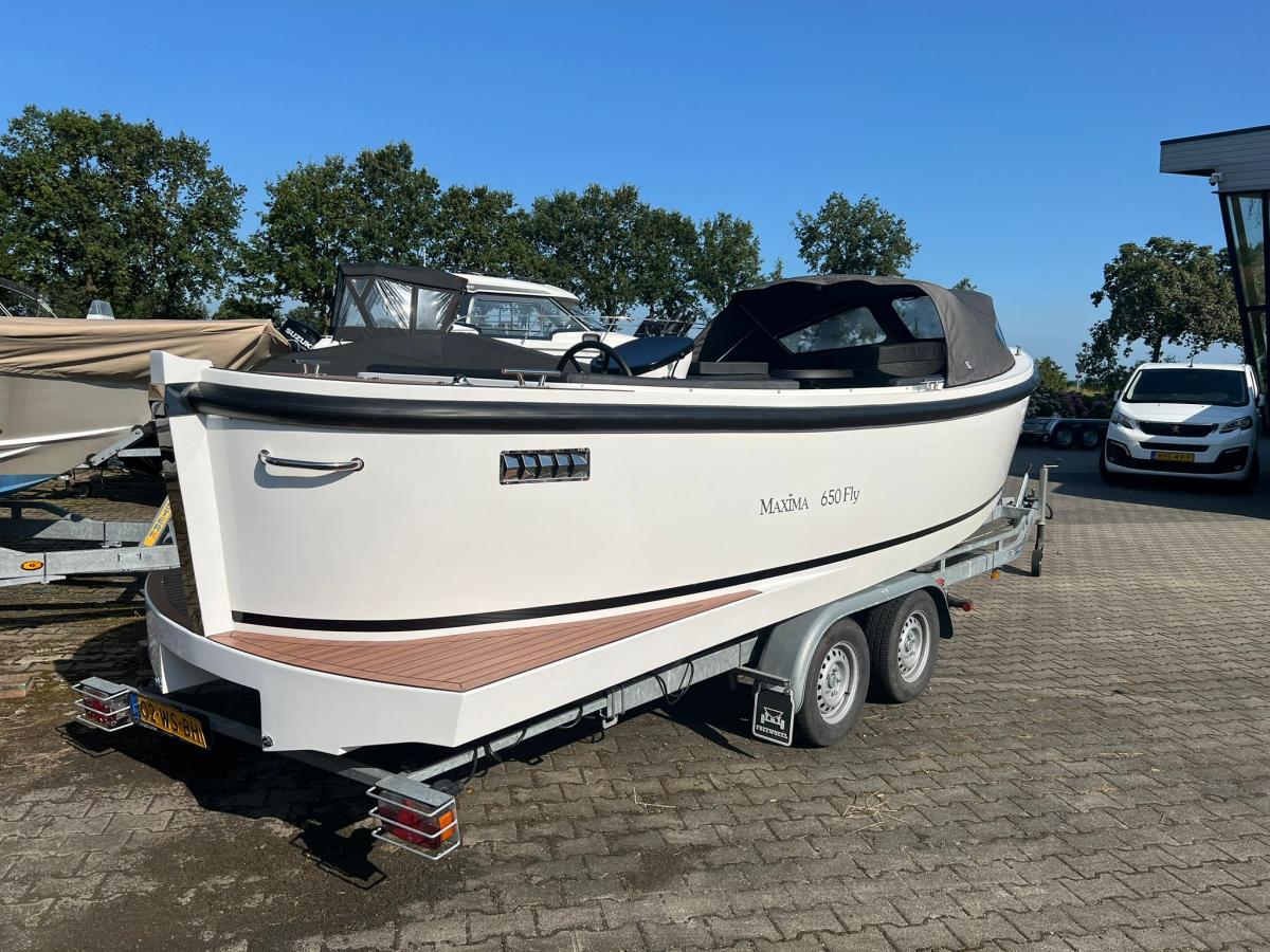 Maxima 650 Flying Lounge met boegschroef