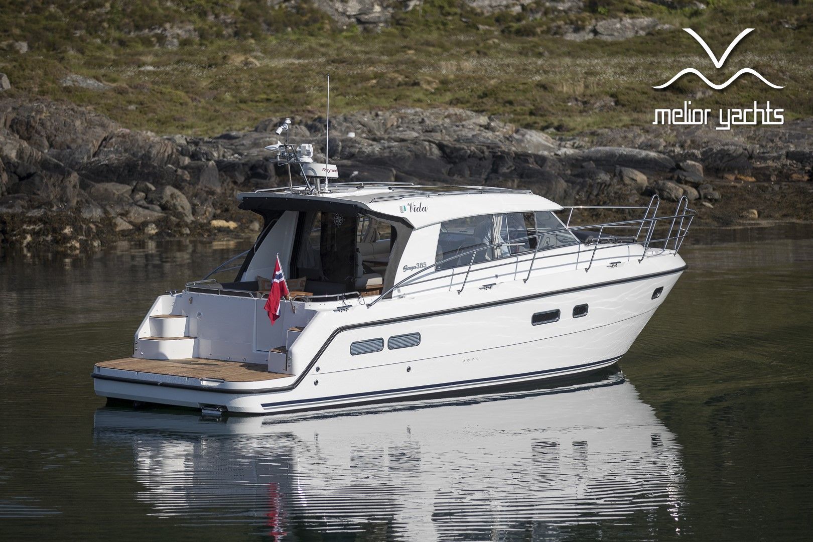 Saga 385 - Edition Walnut Interior