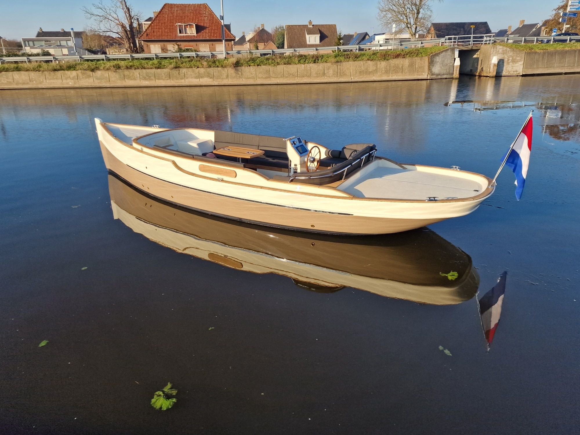 Menken Henley 28