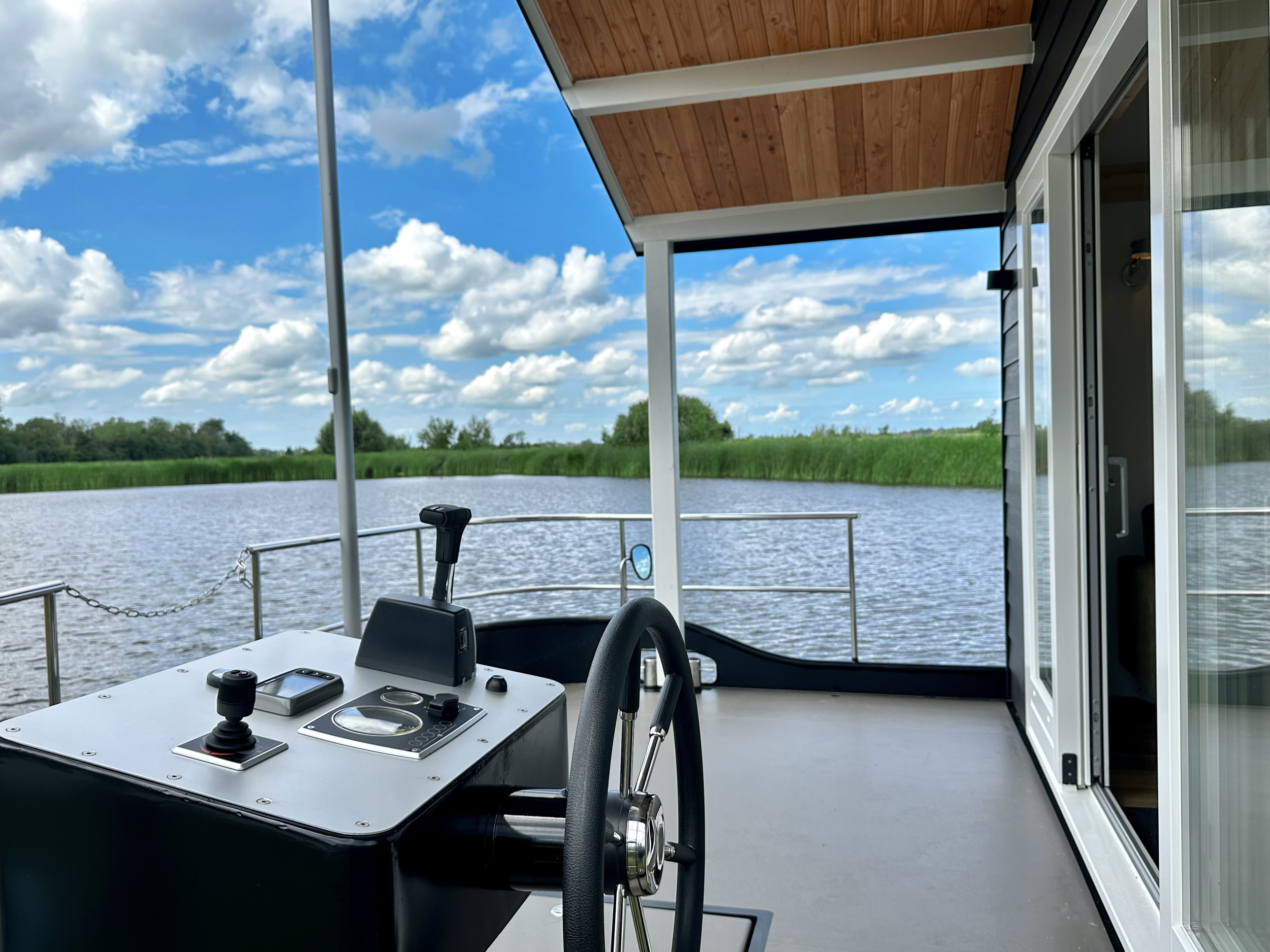 HOMESHIP VaarChalet In Amsterdam 1250D Luxe Houseboat
