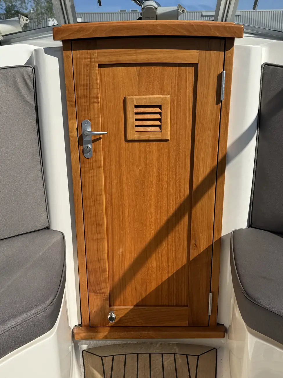 Intercruiser 27 Cabin