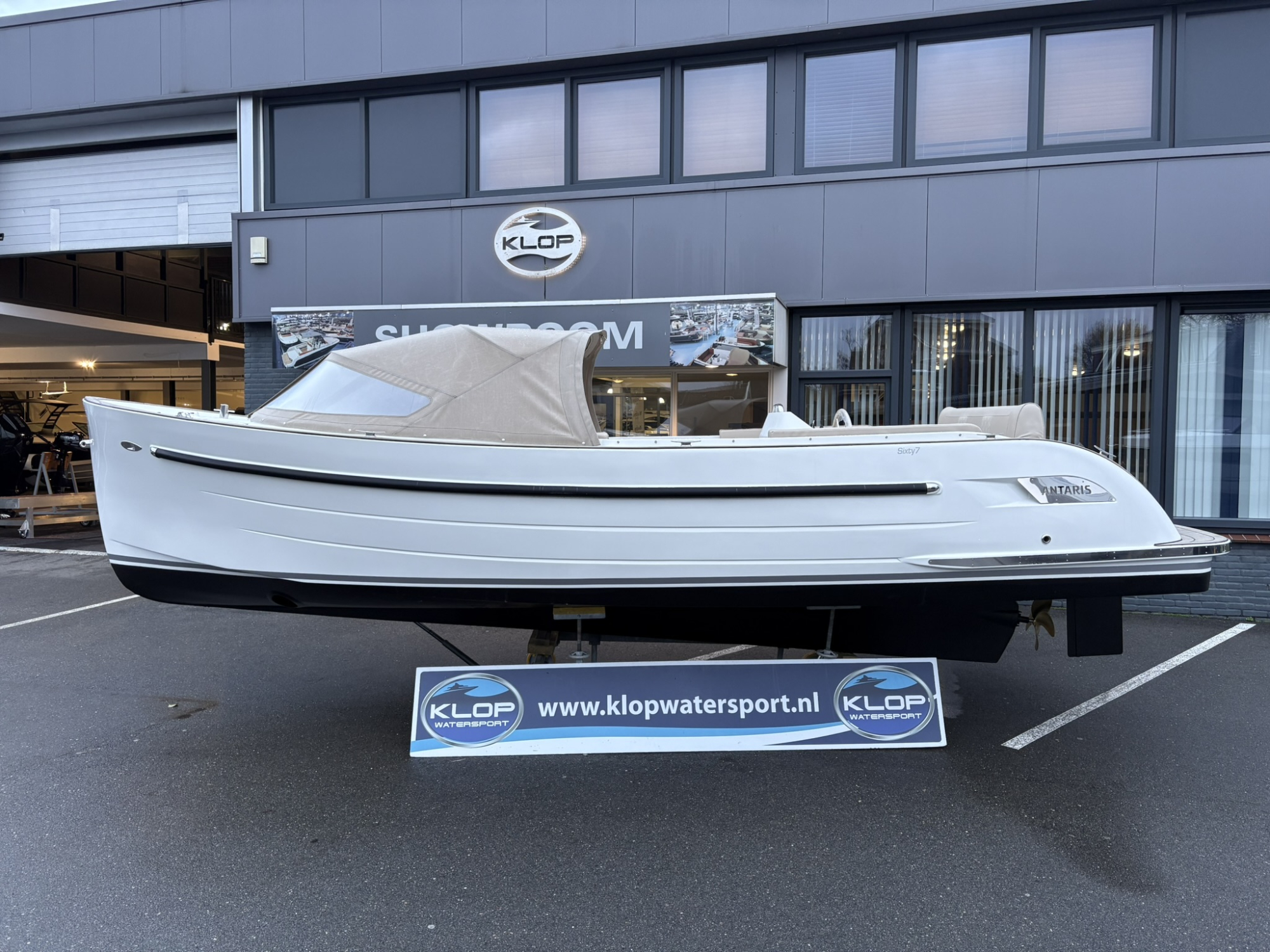 Antaris Sixty7 met Vetus 42 pk in RAL 9010 op voorraad!