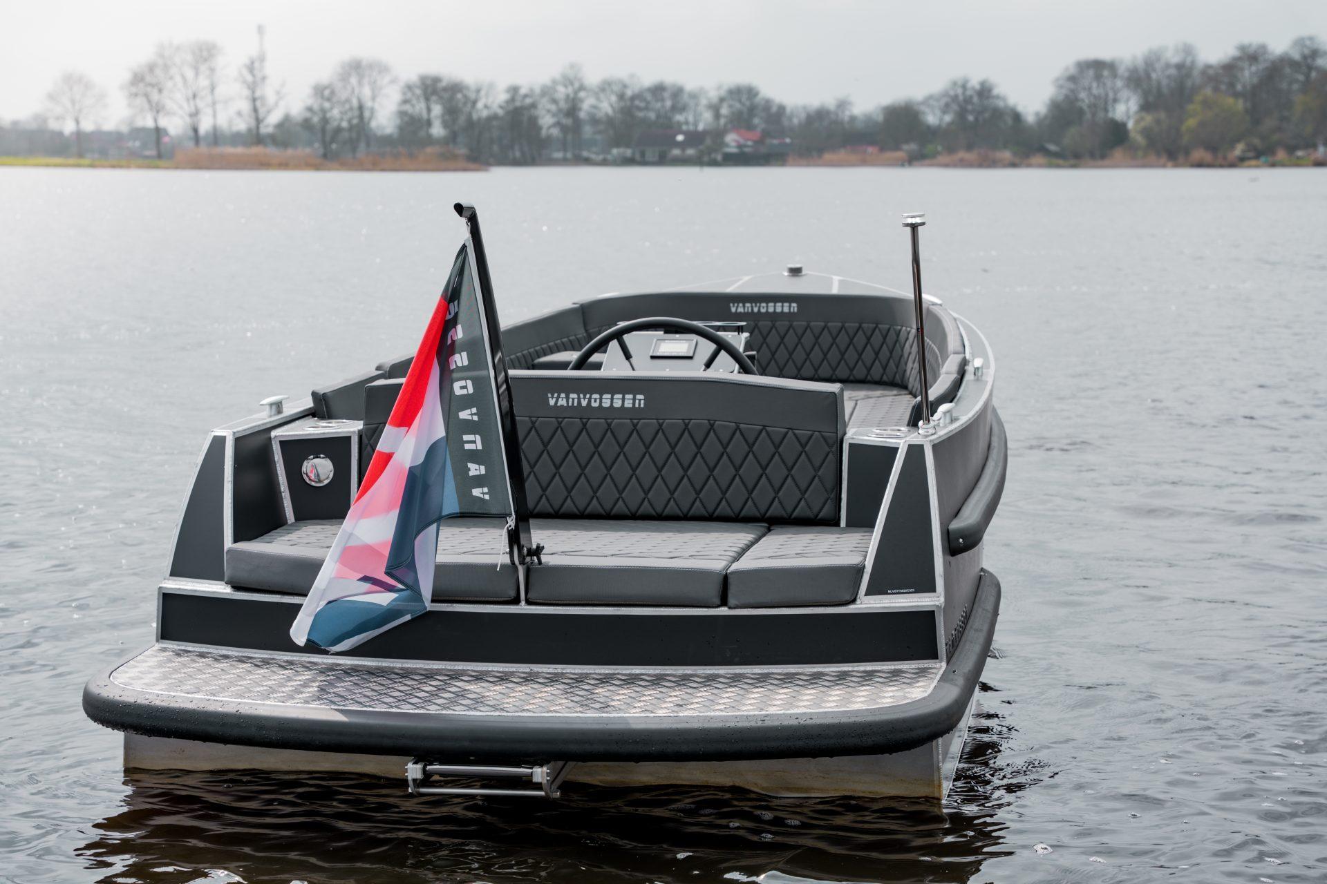 Van Vossen Plugin E tender 595 DE GROOTSTE SLOEPENSHOWROOM VAN NEDERLAND