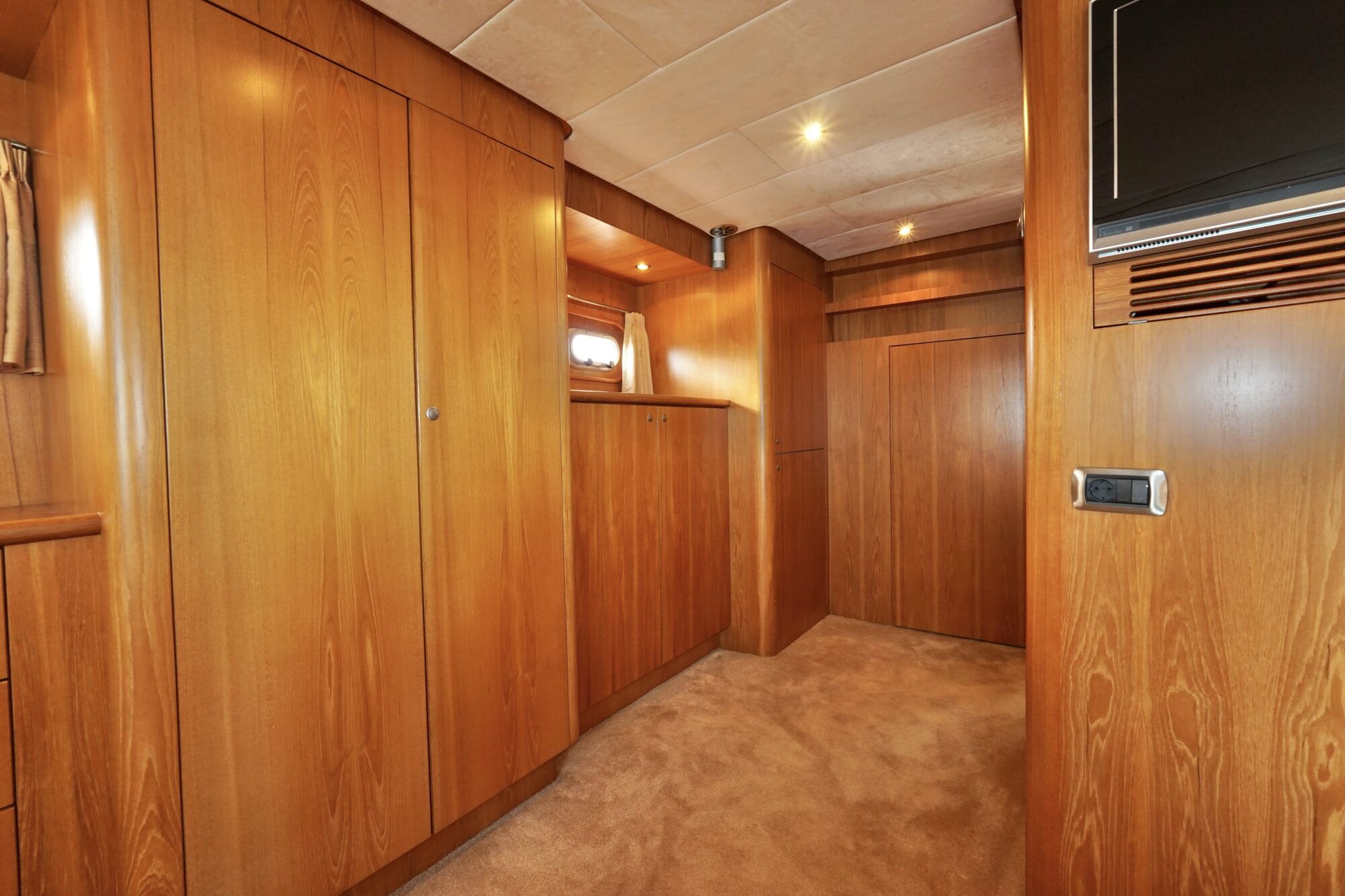 Van den Hoven Exclusive 18.00 VS