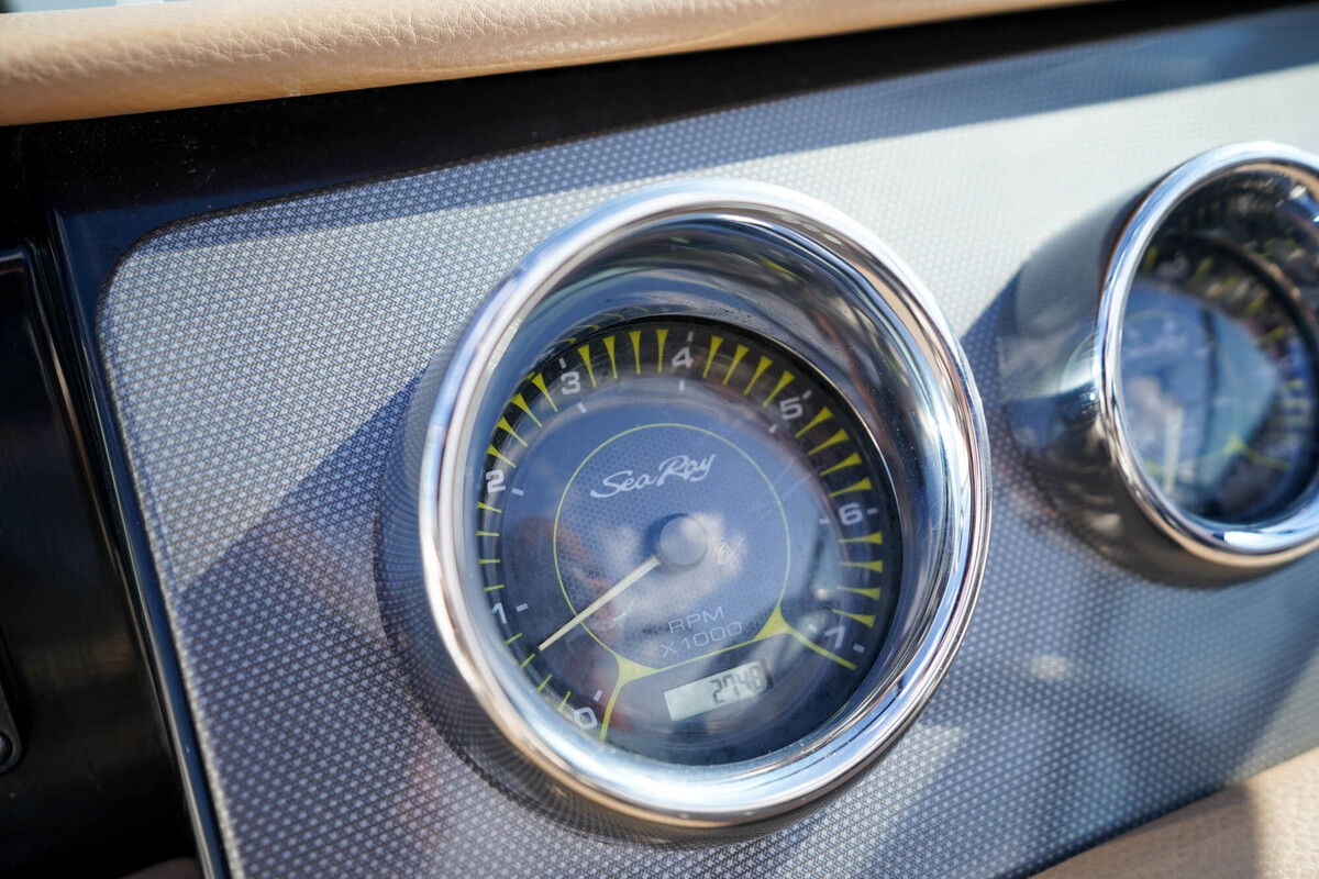 Sea Ray Sun Sport 230