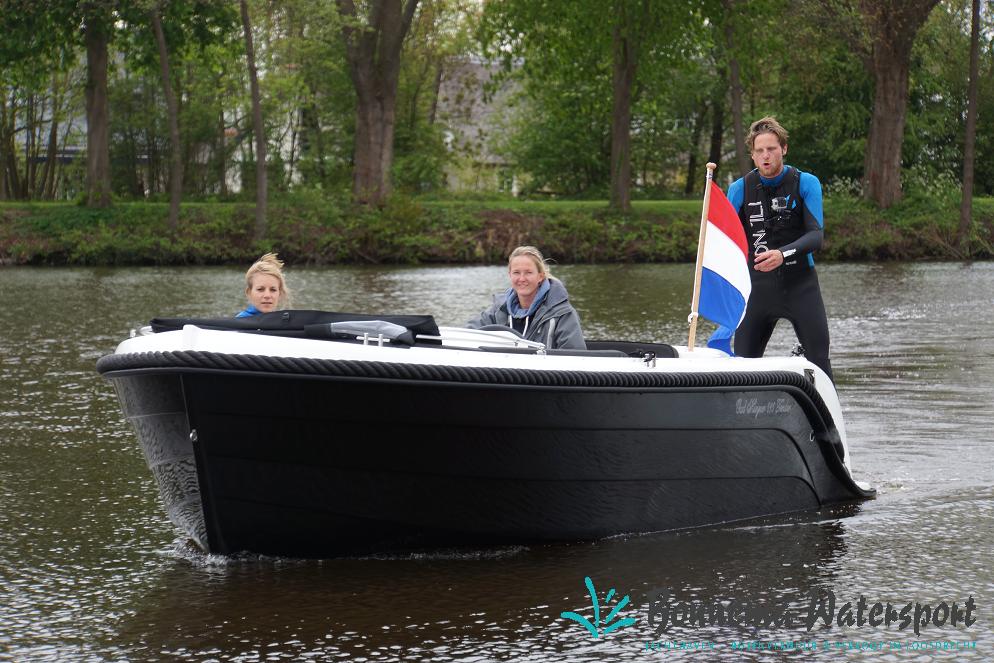 Oud Huijzer 616 Tender Suzuki 60pk Zwart wit hoofdfoto: 1