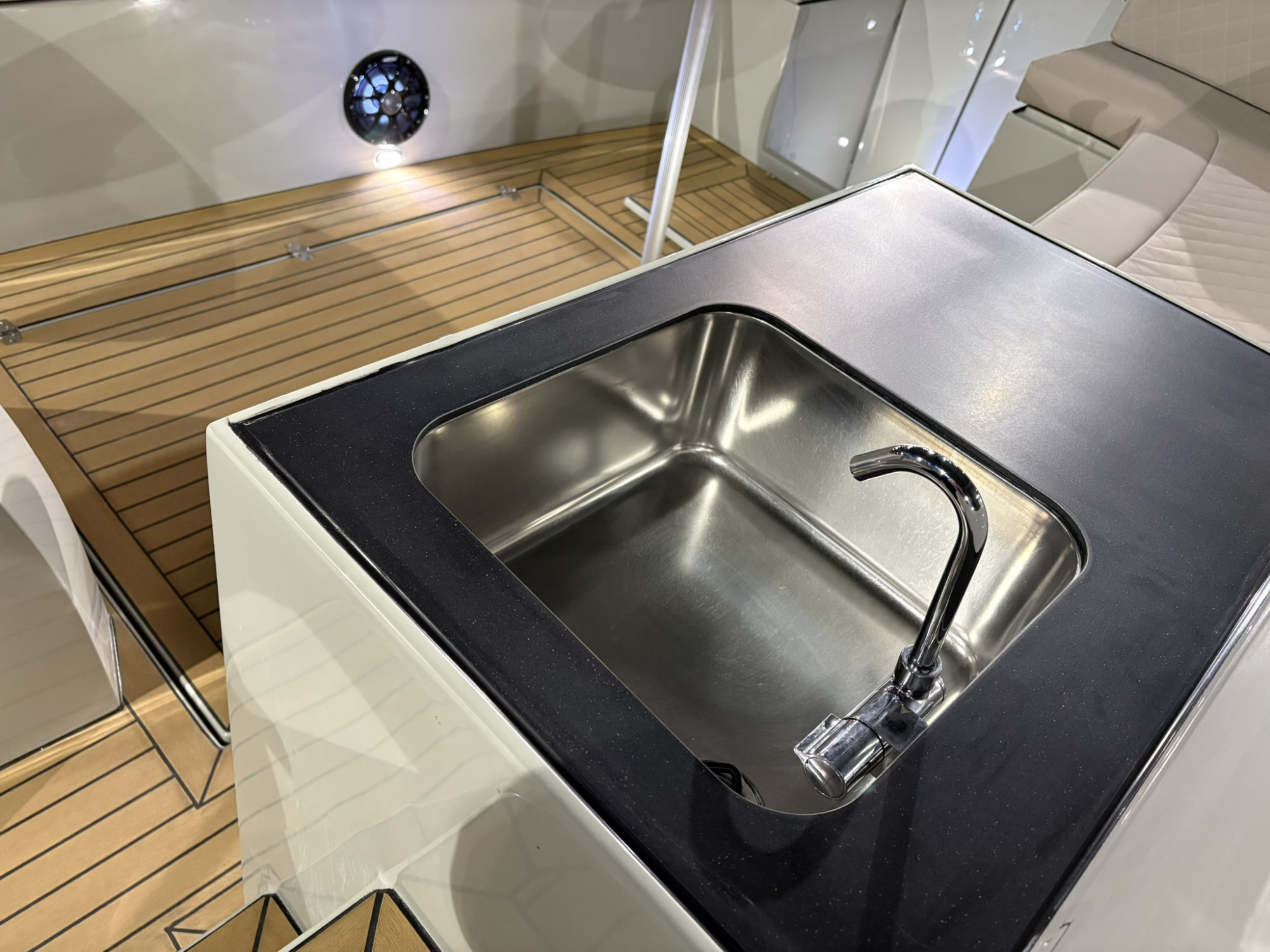 Maxima Boats 840 metallic gespoten op voorraad!