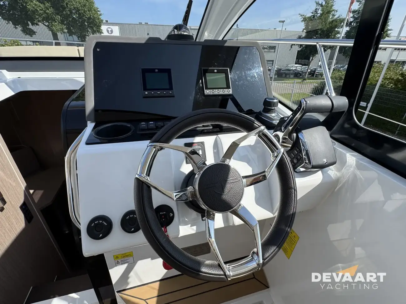 Sealine S335