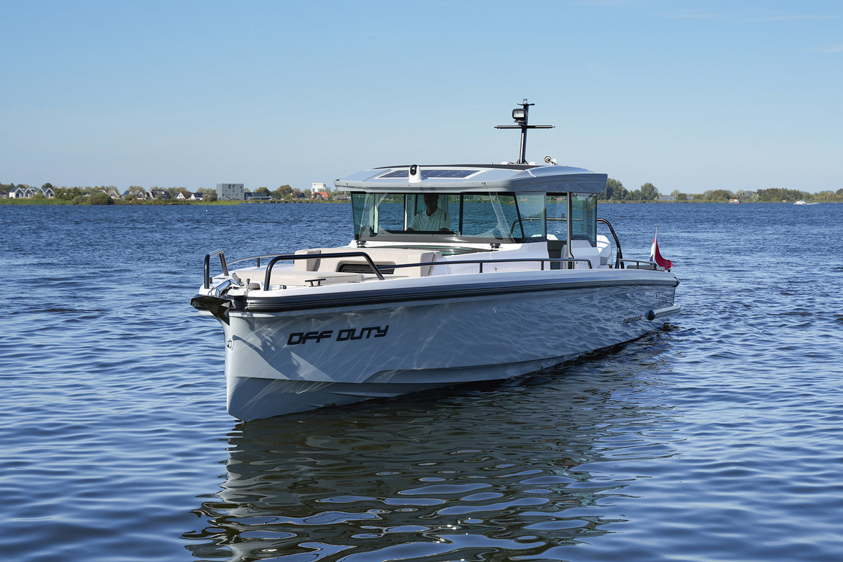 Axopar 37 XC Cross Cabin Mediterrana Edition