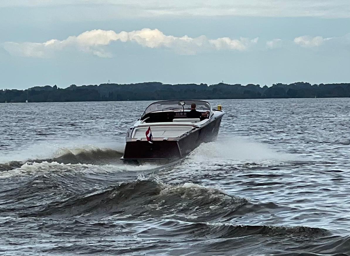 Boesch 850 Runabout Deluxe