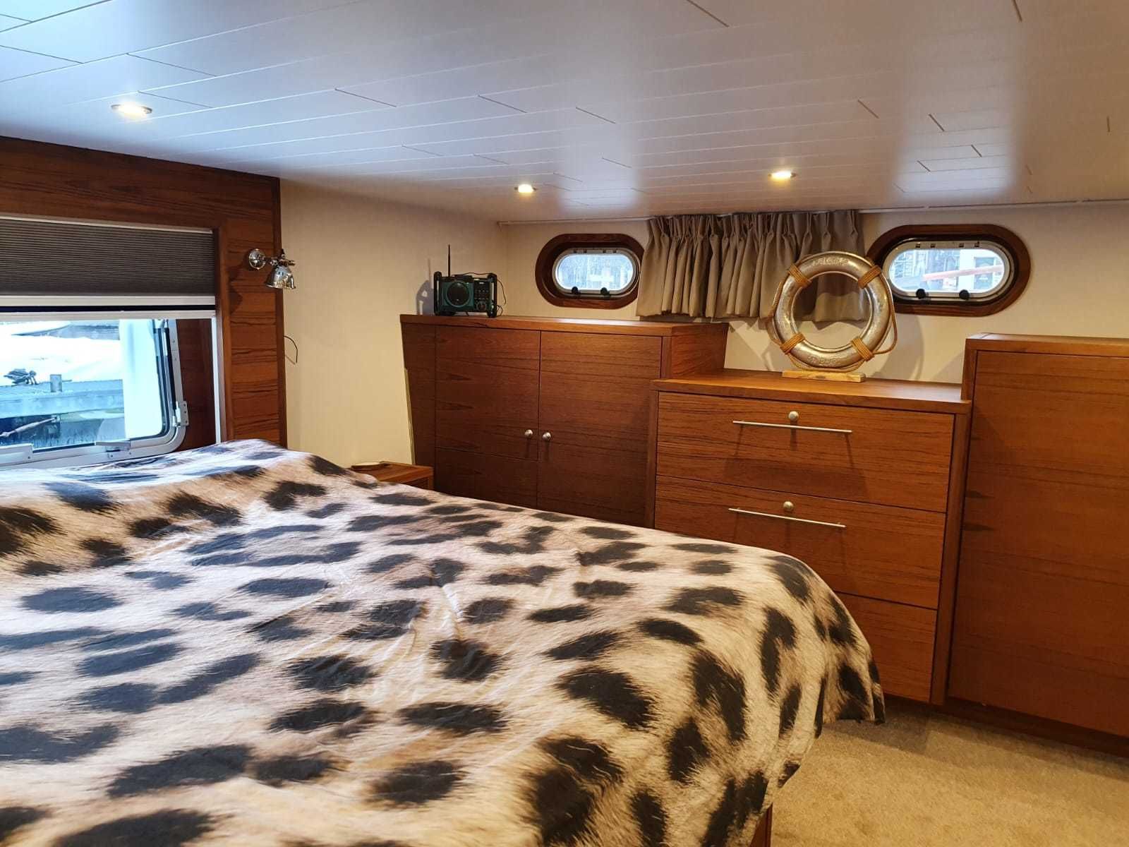 Jacabo 2300 ( Varend Woonschip )