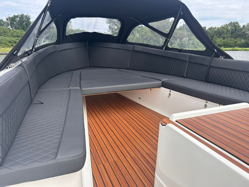 Pieterman 750 met 27 VETUS  750 diesel 