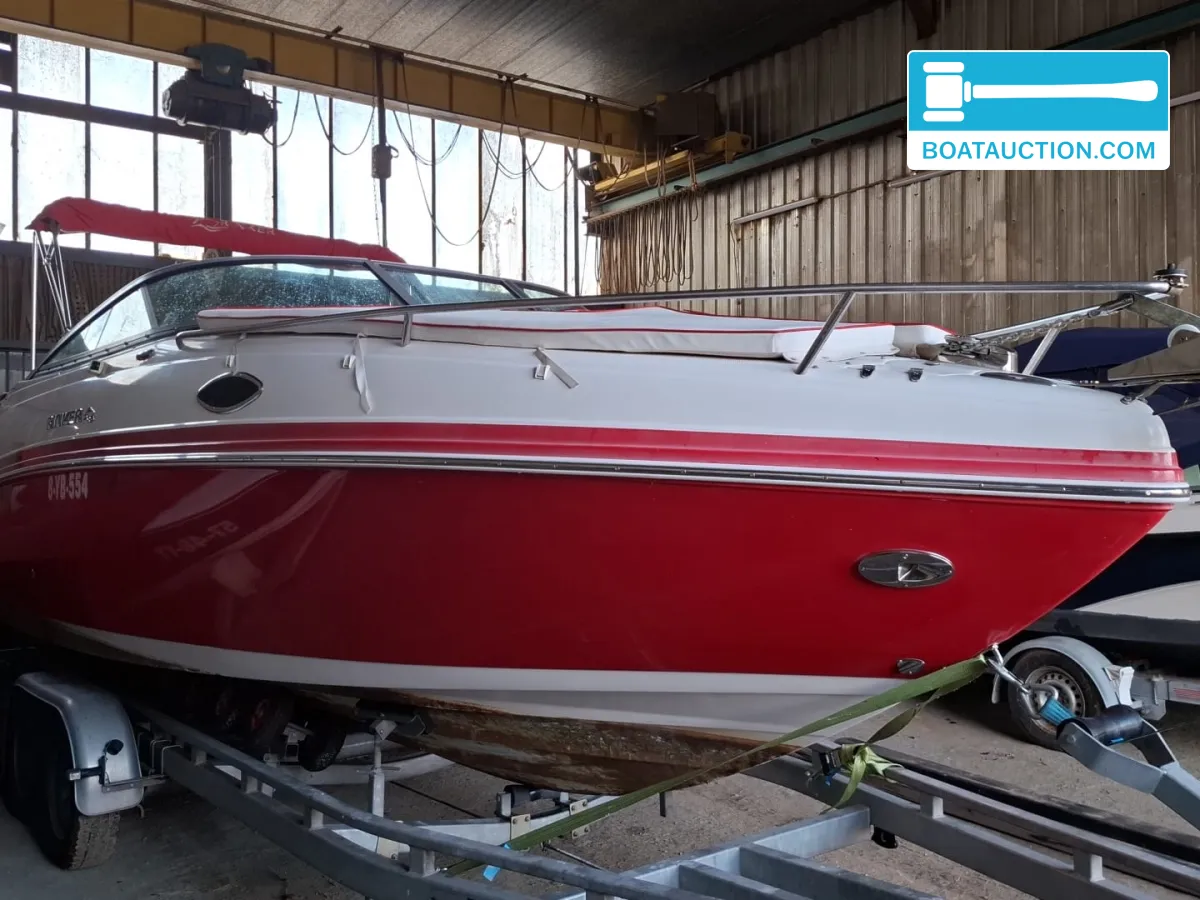 Rinker 246 Captiva Cuddy