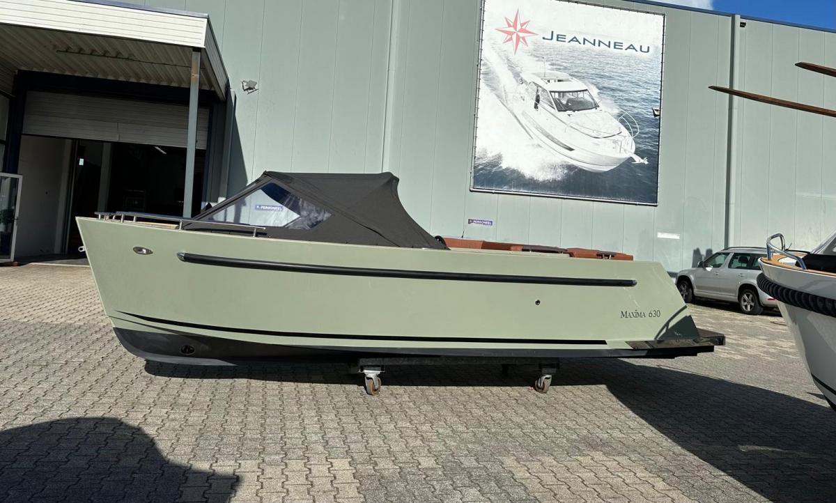 Maxima 630 Tender met boegschroef