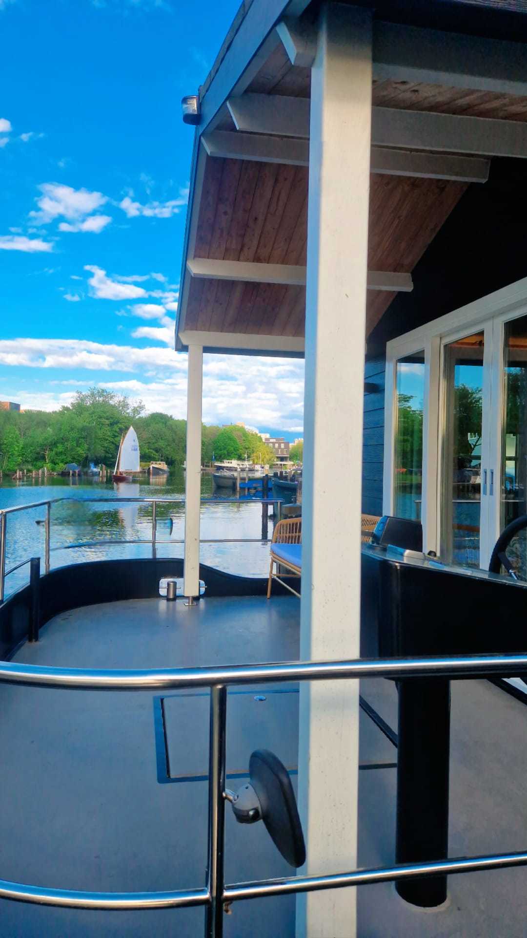 HOMESHIP Houseboat In AMSTERDAM -ZUID VaarChalet 1250D Luxe Goed Varende Houseboat