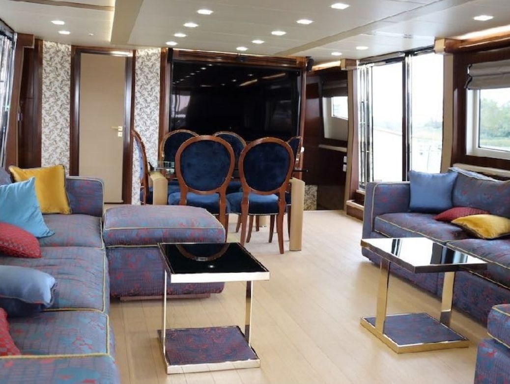 MonteCarlo Yacht 86 Flybridge