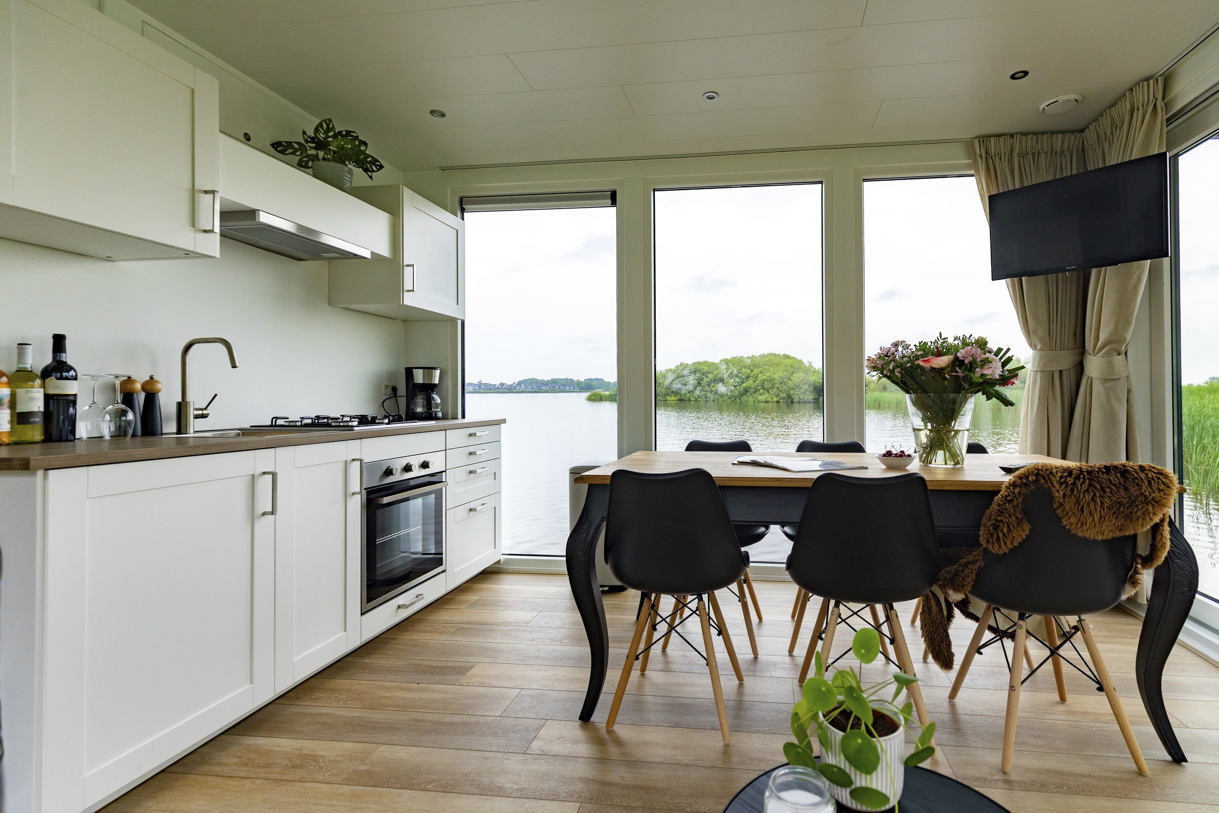 Houseboat Friesland 12.75 X 4.50 (inboard Engine)