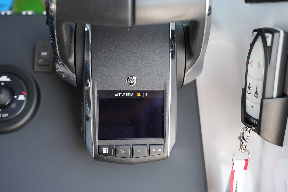 Axopar 37 XC Cross Cabin Mediterrana Edition